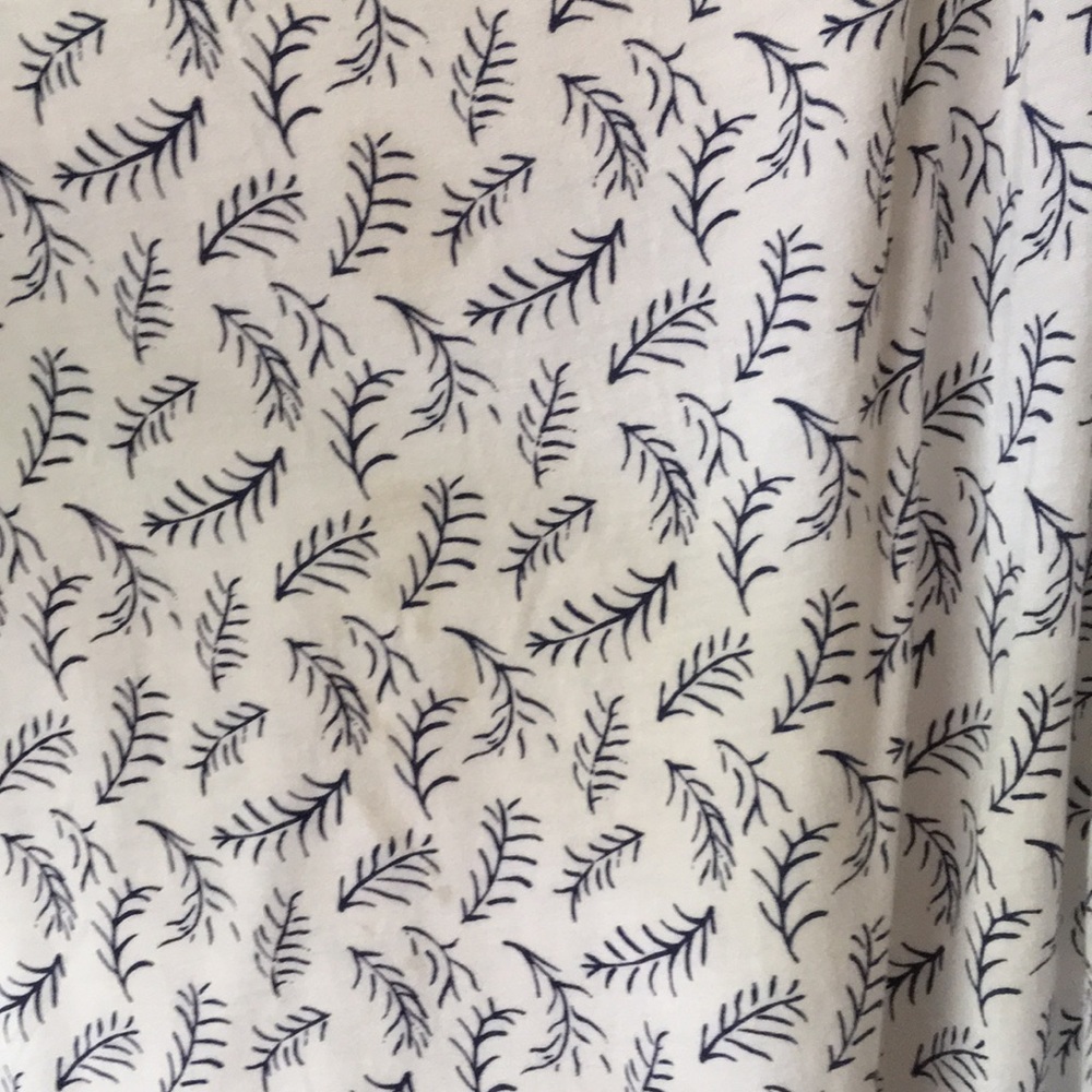 V Neck Printed Tank 🌿 - Picture 5 of 5